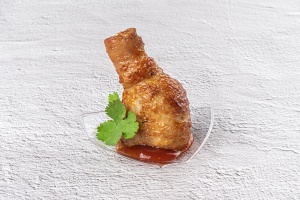 Запеченая ножка цыпленка в соусе барбекю